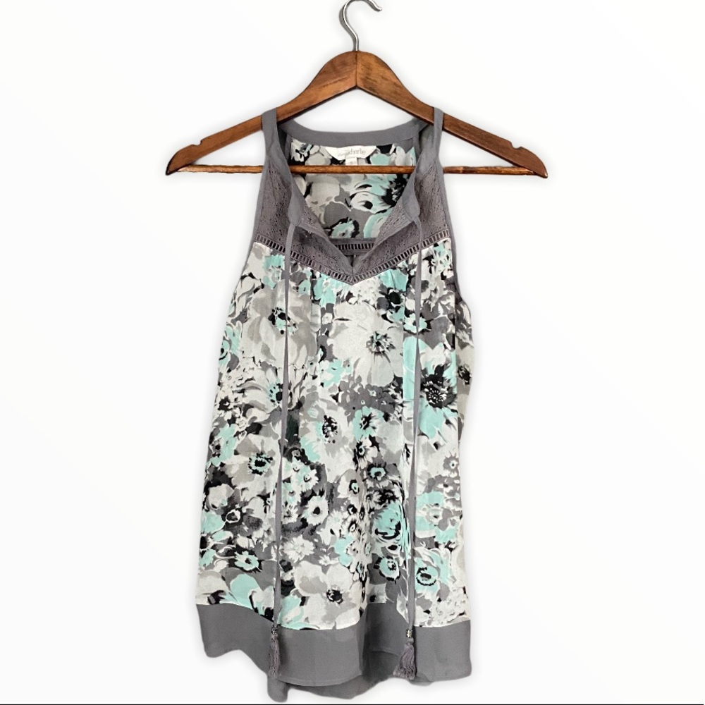 CHARMING CHARLIE Racerback Floral Swing Top Gray S
